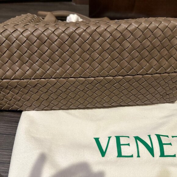 New Bottega Veneta Small Cabat Brown Tote Bag - Picture 5 of 9